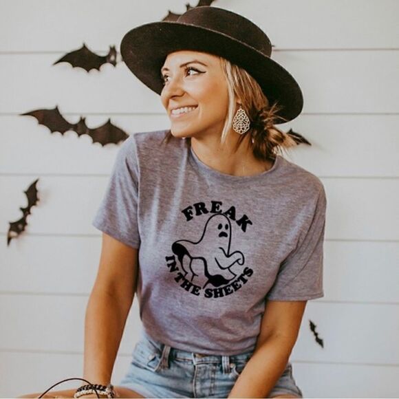 80. V-neck Halloween Ghost Freak in the sheets Unisex grey shirt Graphic Tee - Picture 3 of 6